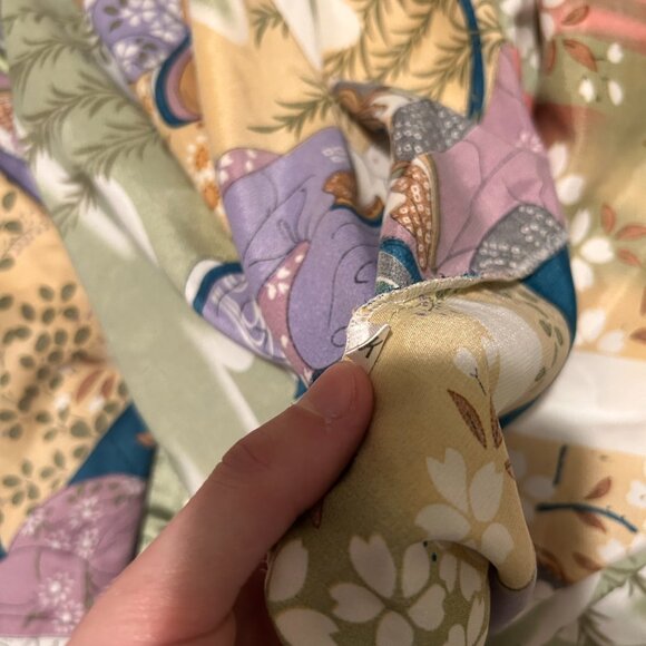 1980s 100% silk geisha girl cherry blossom printed belted kimono robe - by Orien - Picture 13 of 13